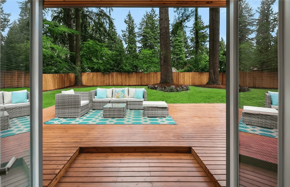 woodinville-deck-staining.png